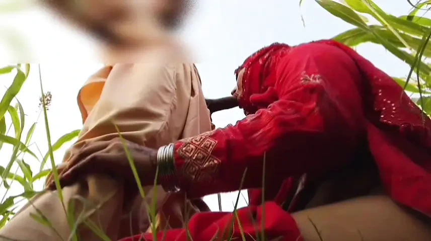 kheton mein sex Kiya Badi gand ke sath do barik jungle mein kam aadmi xxx