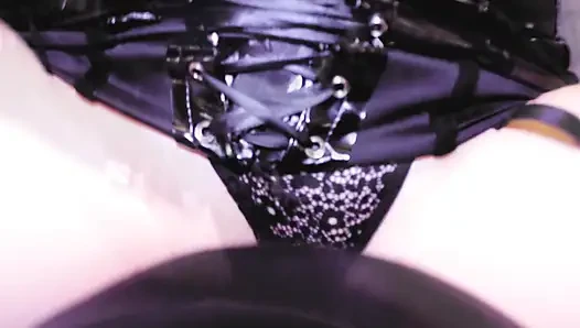 Azgın sahibe Eva Latex büyük tatlı yarakla eğleniyor vinil sapık gonzo