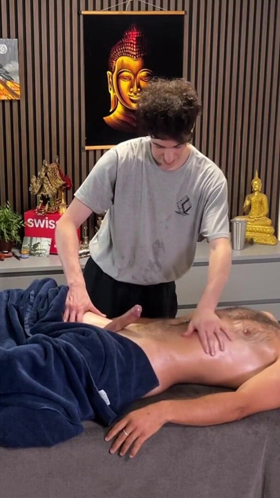 Hot straight guy gets handjob from masseur | Clip 1