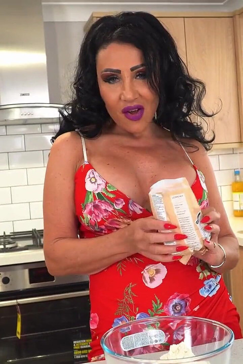 Nicole DuPapillon makes a cum drizzle cake part 1