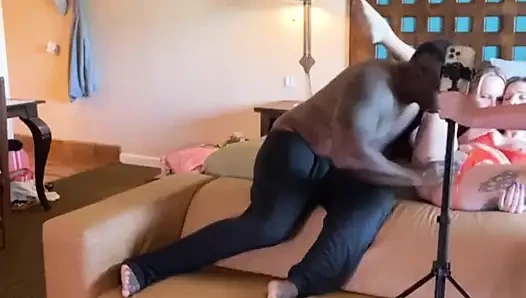 Livestream Reverse Gangbang