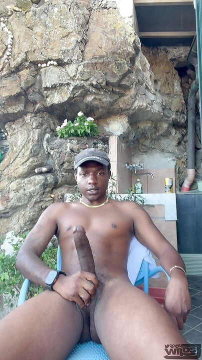 Ogroman kurac izbacuje ogromno svršavanje
