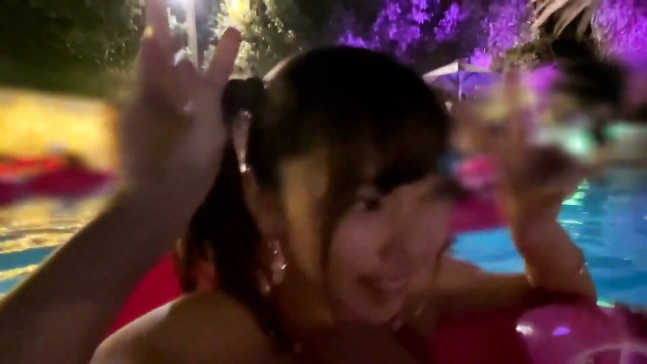 1부: 목구멍과 P***y 모두 등까지 민감합니다.