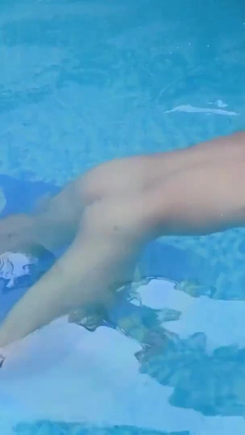 Intense and uncontrolled fucking in the middle of the pool with a pregnant woman | Clip 3