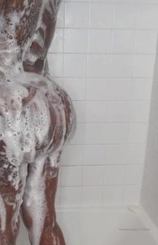 Soapy Shower Twerk