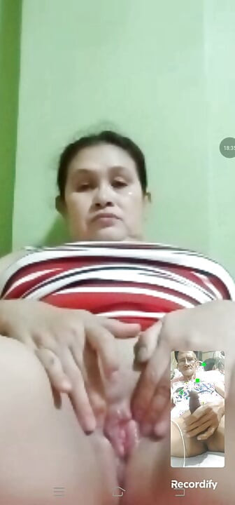فینگر کردن شیرین و ارگاسم Pussy همسر