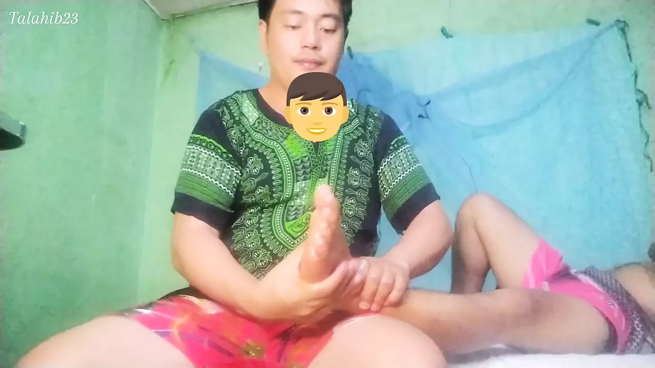 Ein pinoy, der es liebt, füße zu massieren -talahib23