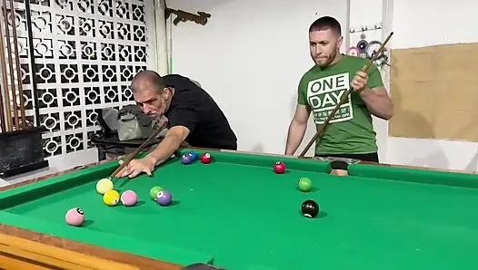 Sr Carmona ve Victor Ferraz çıplak bilardo oynuyor