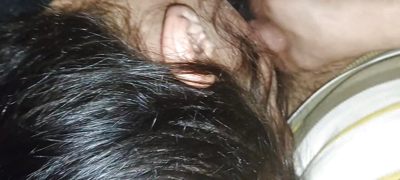 Stiefvater steckt meinen Mund in seinen Schwanz und füllt meinen Mund mit Sperma