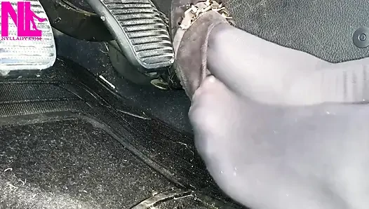 Revving in Grey Flats with Chains in Mp4format