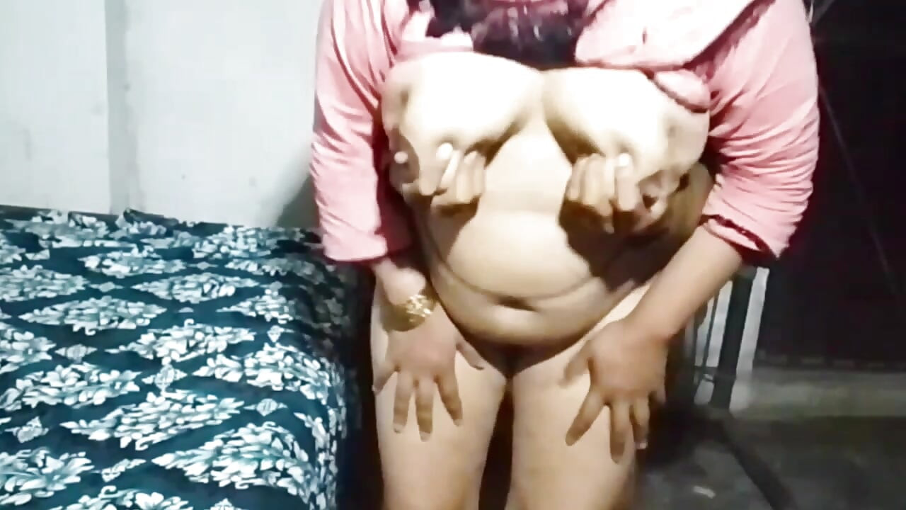 Une employée de bureau indienne se fait baiser (film hindi) - themafiaofporn