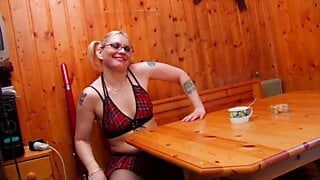 Fette blonde MILF gibt Terry Reid Analsex und Blowjob