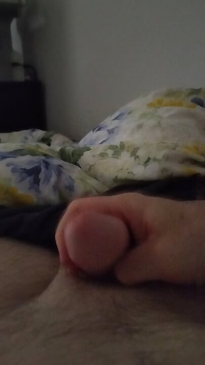 2026-05-07 morning jerking in the bed with big cumshot