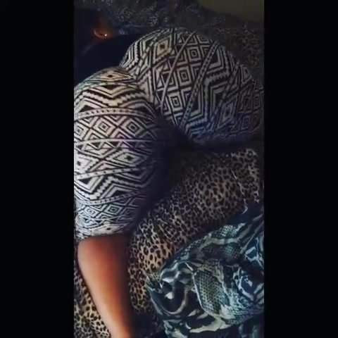 Super Phat Ass Jiggling On Bed
