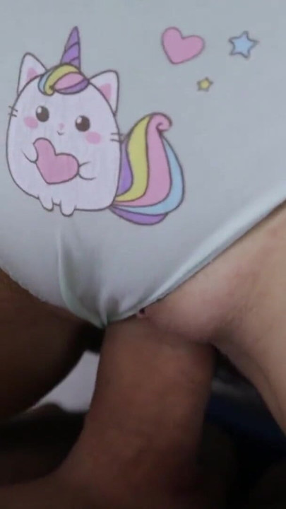 Jeu de sexe avec ma demi-sœur, gros plan maison | Clip 1