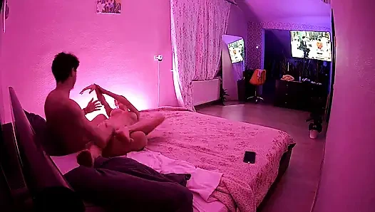 Kamila и Danildo обниматься в постели