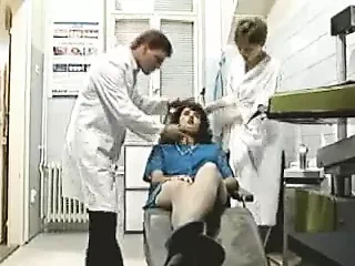 Simona Valli在牙医中。