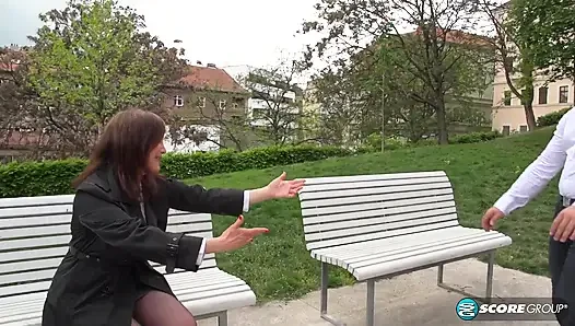 Michaela o'brilliant büyük memeler, derin bir gırtlak ve pirsingli bir amcık