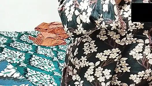 husband ke dost ne uski hot biwi ko leta ke chod dala