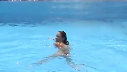 Teen im urlaub mit ihrem freund