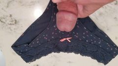 Majtki nalotu na pranie bawiące się spermą # 6