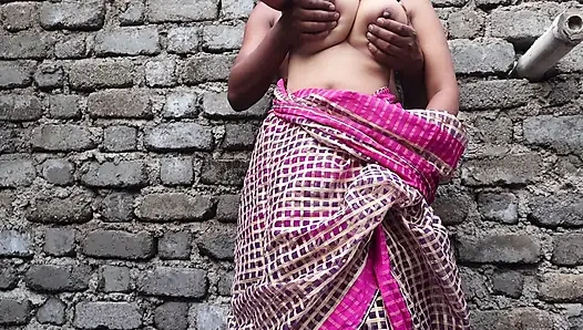 18-jährige salni soni ji ko heiße möpse hundeposition