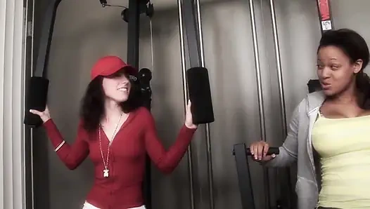 Älterer reifer typ bekommt dieses perfekte teenie-schlampenküken mit frechen titten zu ficken