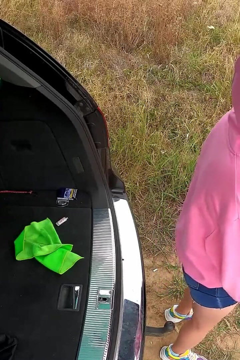 Smoking with her bladder full