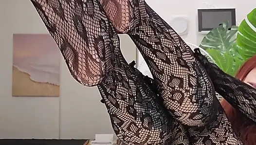 Sheer black file bodysuit'te ayak ibadeti - mükemmel naylon ayaklar