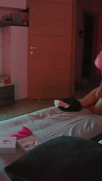 LUUV. Ev kameralarında, Kelly duştan çıkmasını beklerken onunla seks yapmak istiyordu | Clip 2