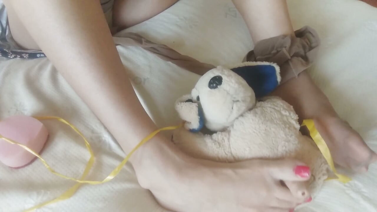 내 사랑스러운 봉제인형이 내 발을 숭배해