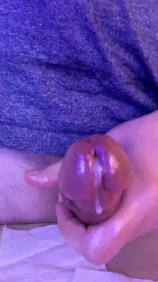 Big Dick cums after wanksession