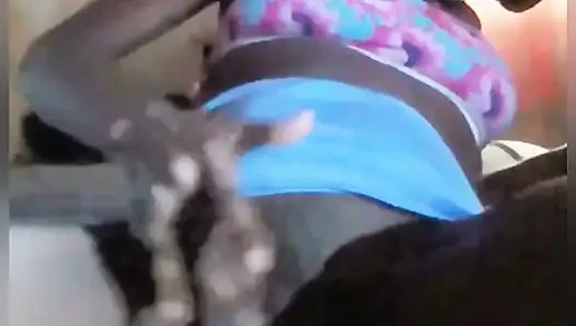 Saya terlalu terpaku pada seks, saya masturbasi pagi dan malam