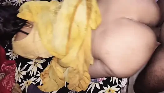 Yeni evli çiftin seks videosu ve yakın çekim amcık sikişinin en iyi sahnesi, doggstyle, emme, göğüs emme