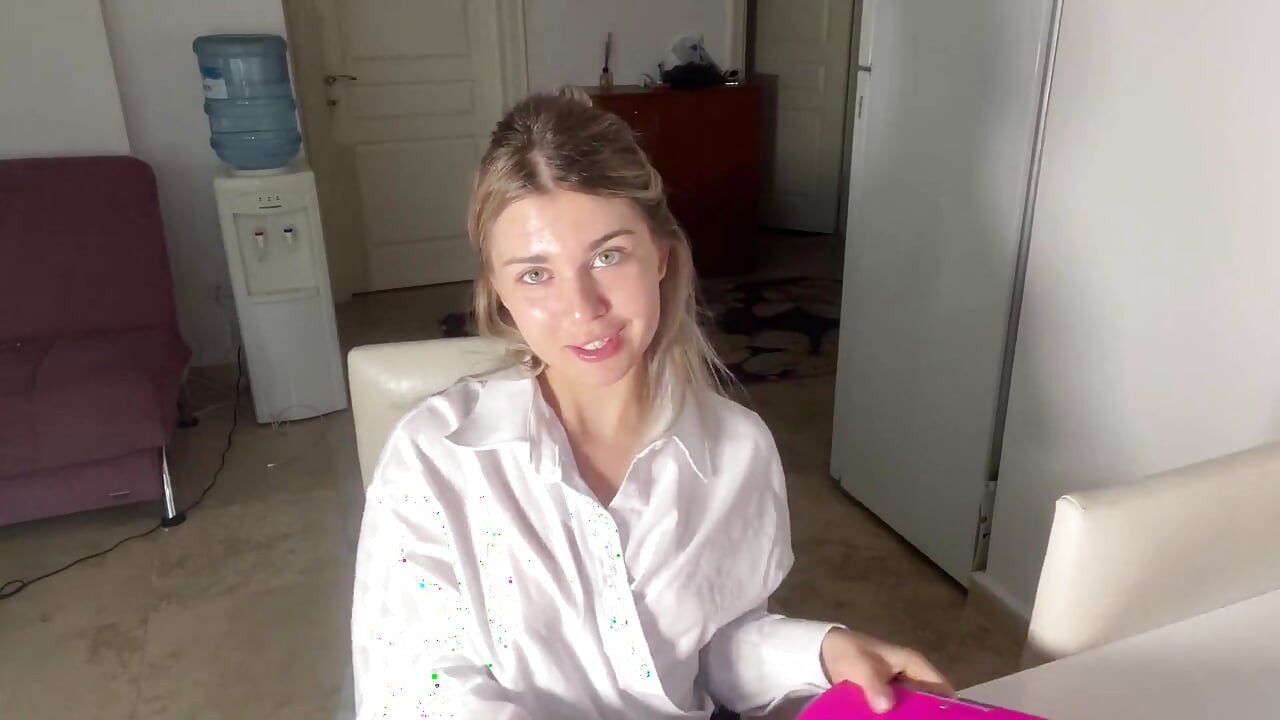Secretary Jumps on Boss's Dick
