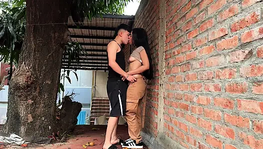 Aku mergokin tetangga kolombiaku mencuri mangga dari pohonku dan kami akhirnya ngentot di halaman! - PRODUKSI RUANG ANGKASA