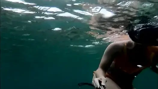 Snorkel Slut: Tight Bikini, Dive Mask & Underwater Fin Tease