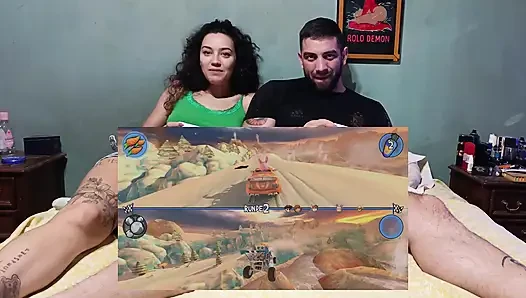 Oyun Kızı Yarış Oyunları Oynuyor Her Şeyi Bahis Ediyor (Anal)