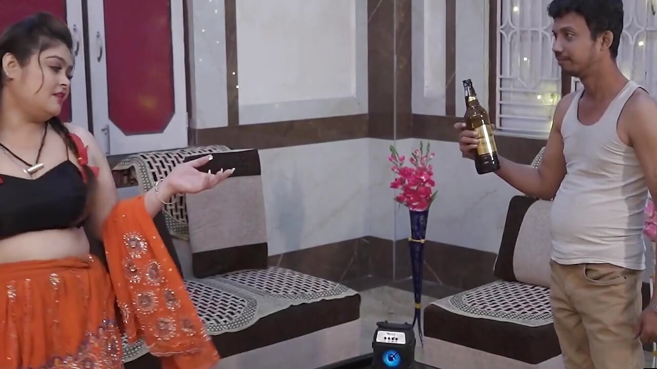 صبي وسيم يمارس الجنس مع فتاة القرية ..