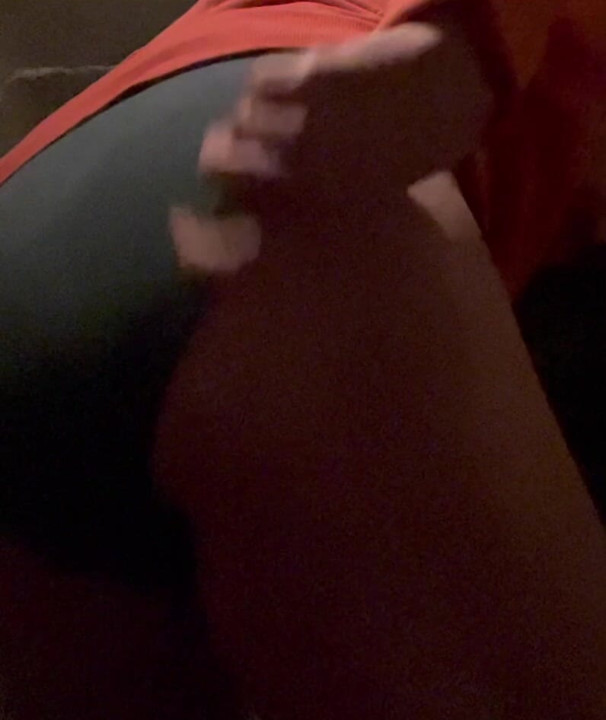 Hello do you like this ass of mine? I hope you let me know. I like to make videos if I'm alone, let me know
