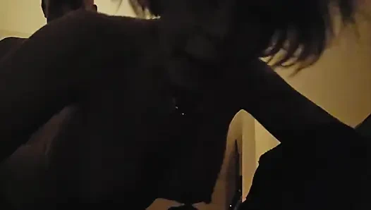 Неверная домохозяйка получает месть, снимает себя на видео, как трахается раком ее лучший мужчина друга