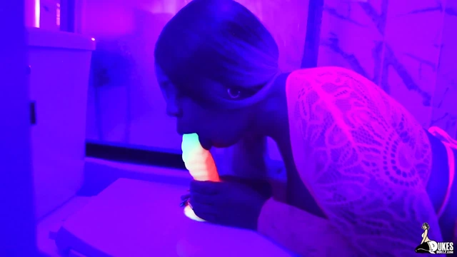 Shanice Luv: Squirting in the Shower