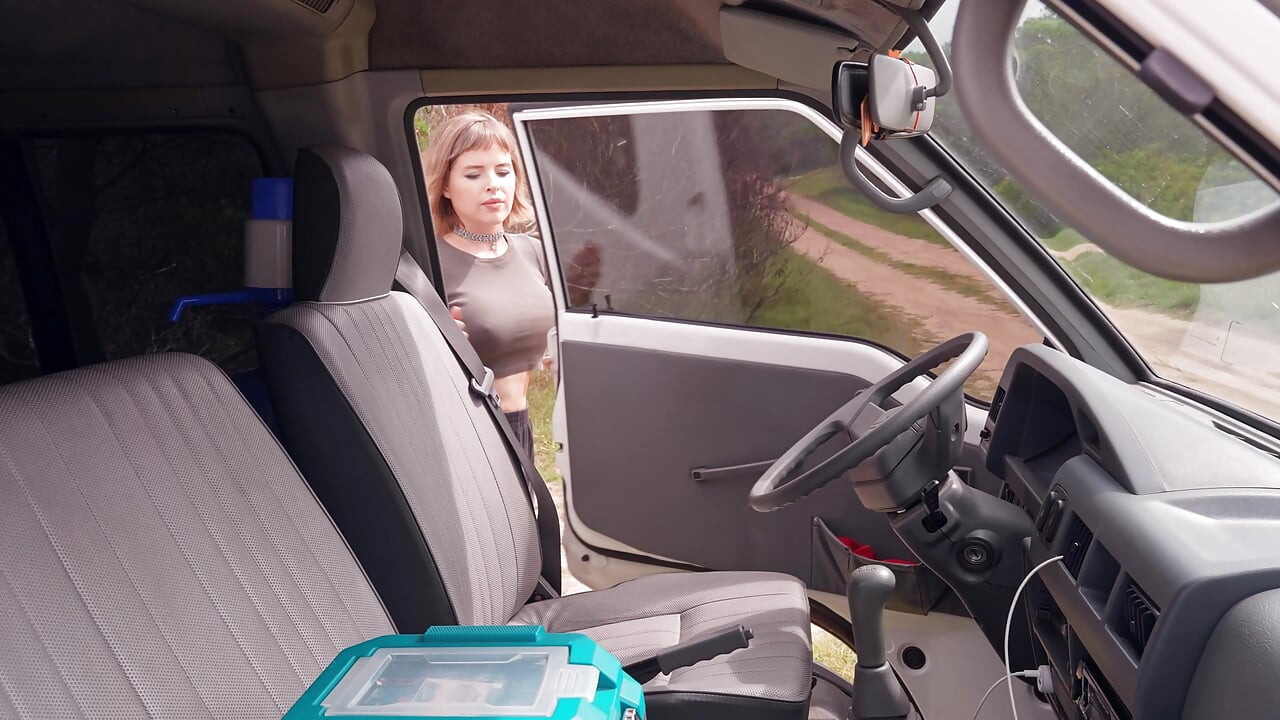 Sexy Handywoman Masturbates in Her Van