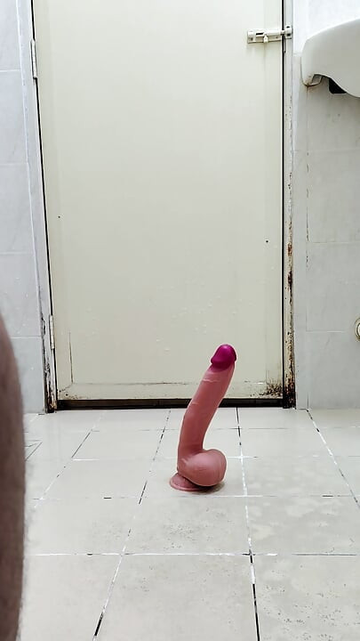 I'm Back with Huge Dildo. Anal sex for life.