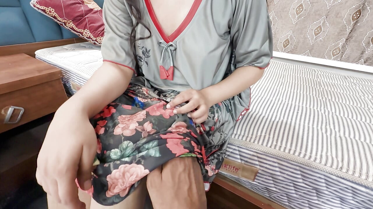 While going to stepfather's office, celebrated honeymoon with aunty, hardcore sex