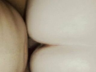 Video di sesso a pecorina con una ragazza bianca con un grande culo