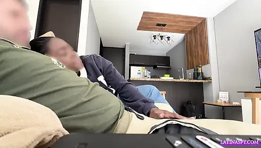 Büyük doğal memeli siyah hizmetçi TC'ye yardım etmeye geliyor bölüm 1