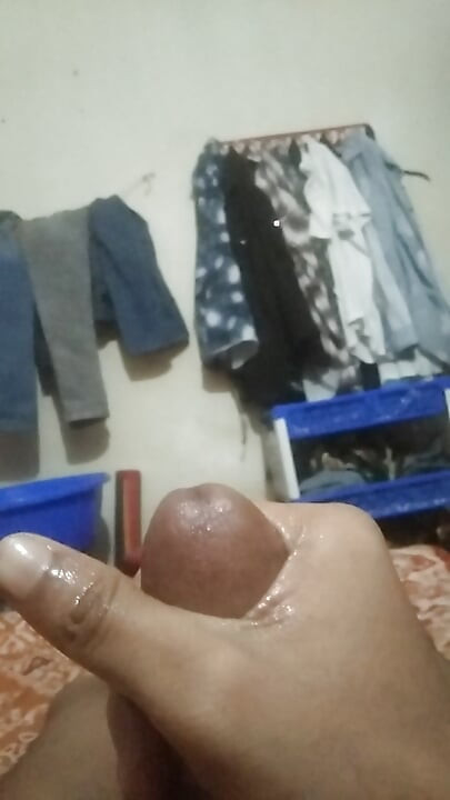 Ich habe in meinem Zimmer einen Handjob bekommen.