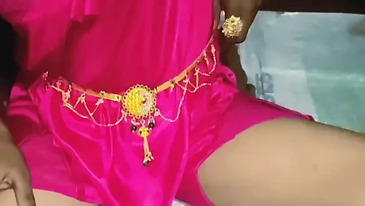 Brother-in-law made a doggy and fucked a sexy sister-in-law. He went to Sula's sister-in-law's room and climbed naked. Tearing her delicate with a desi