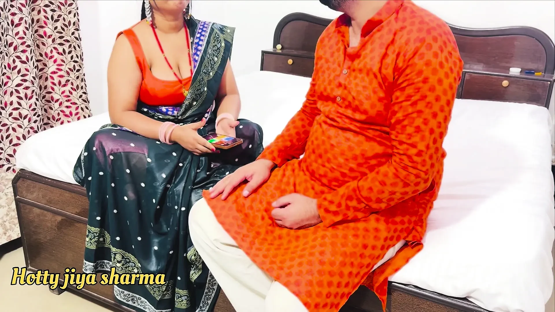 Sasur 和 Bahu Ke Najayaz Sambandh 性爱视频公公在赢得 Ludo Game 时独自在房间里操了他的巴胡